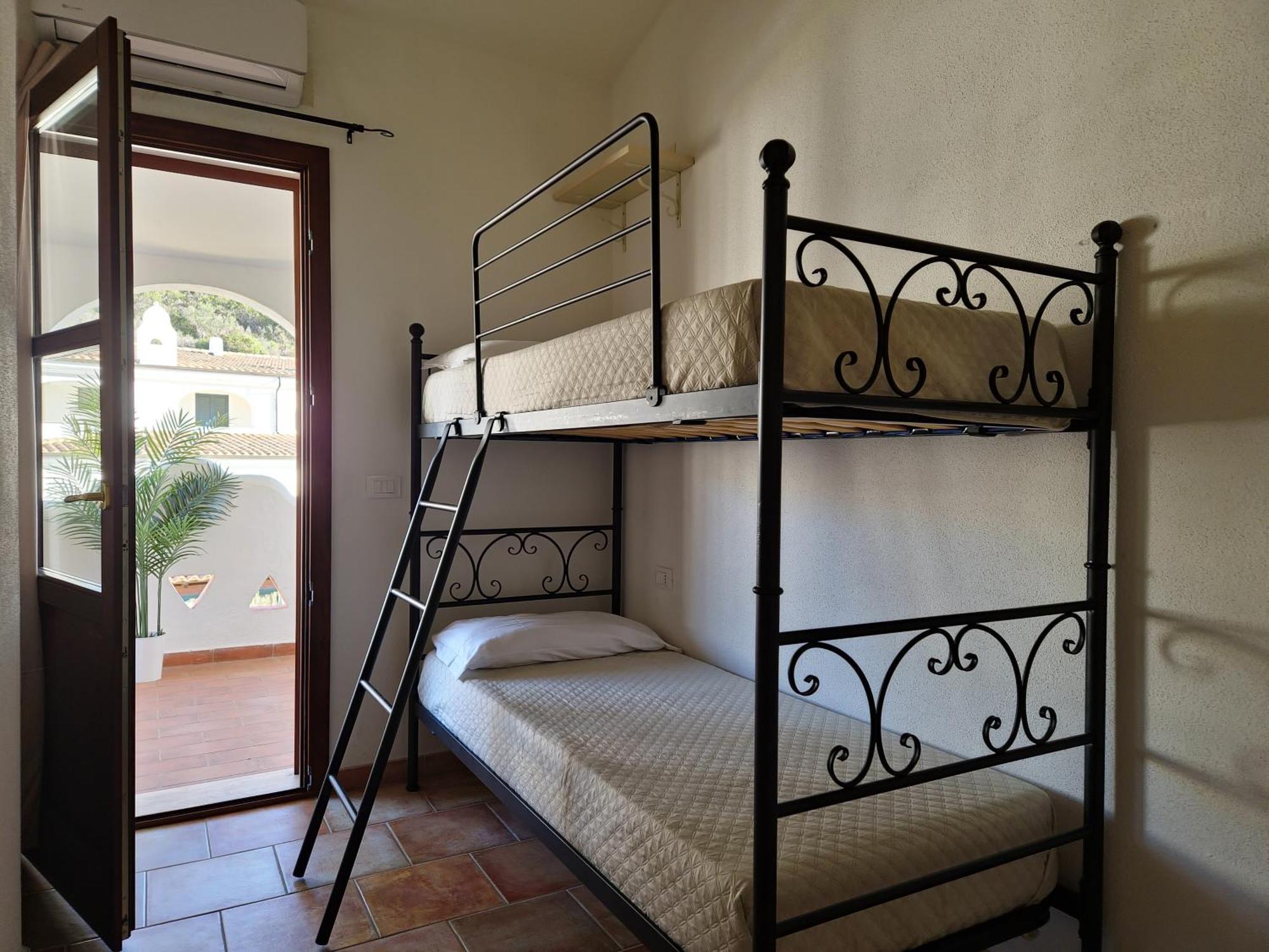 Dommos - Melodie Apartments Cala Liberotto Bagian luar foto