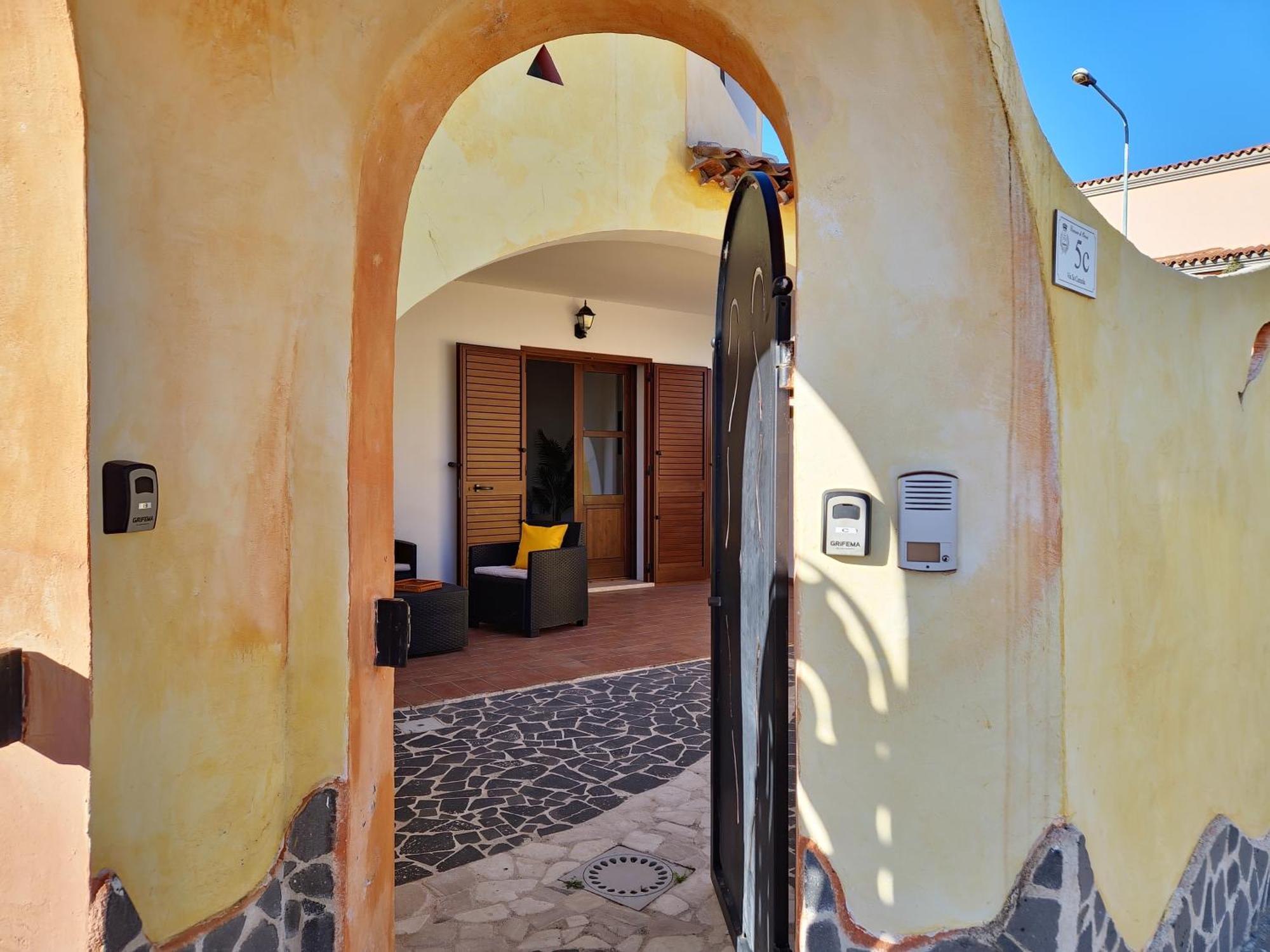Dommos - Melodie Apartments Cala Liberotto Bagian luar foto