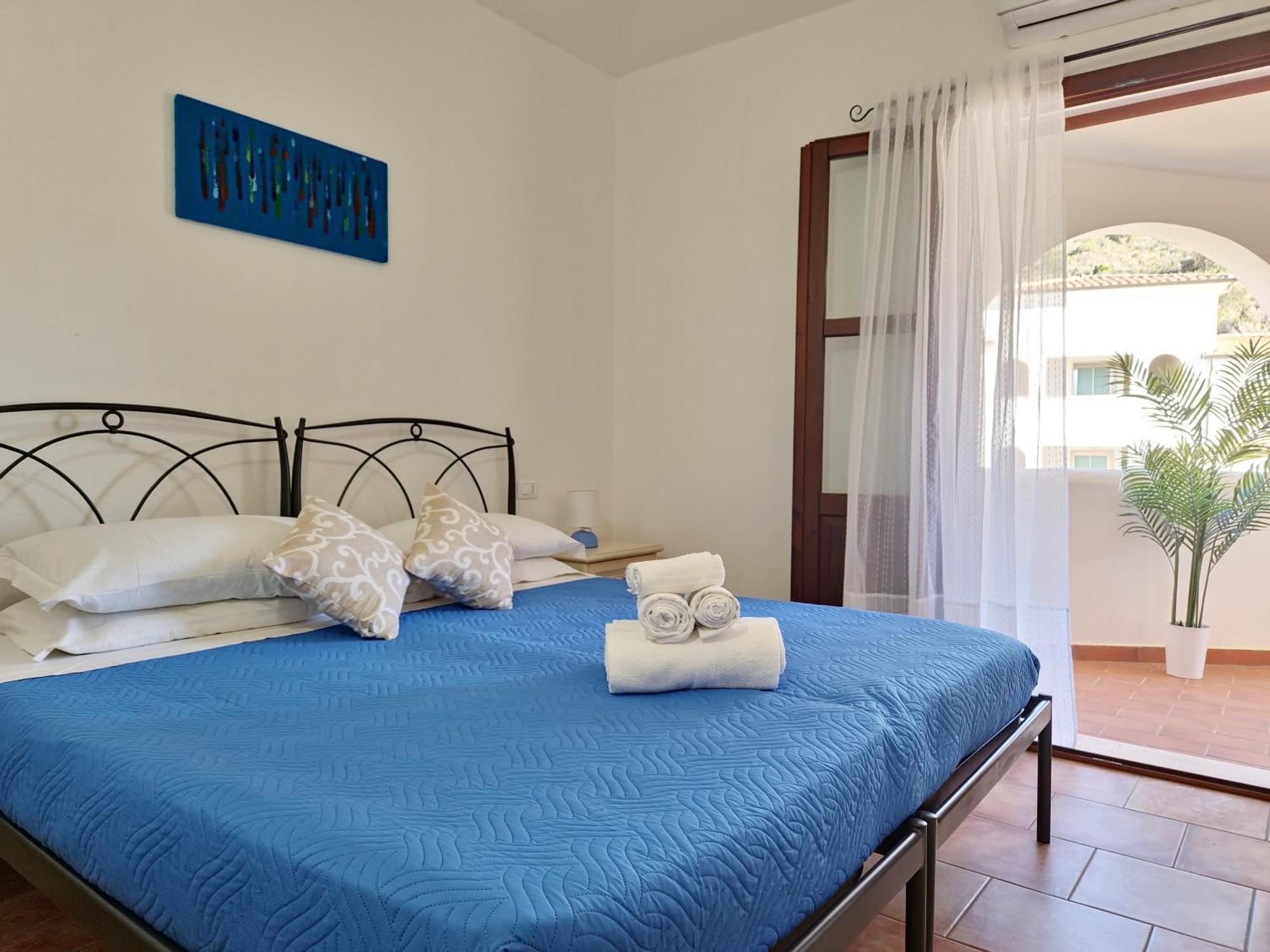Dommos - Melodie Apartments Cala Liberotto Bagian luar foto
