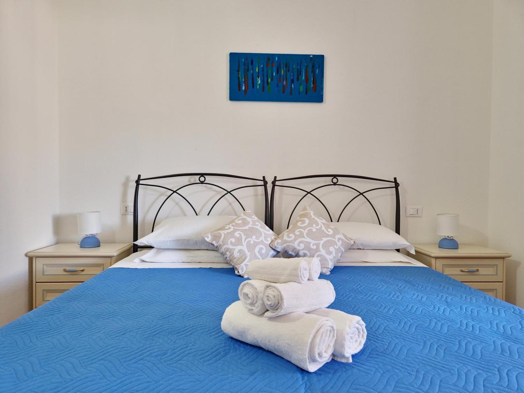 Dommos - Melodie Apartments Cala Liberotto Bagian luar foto