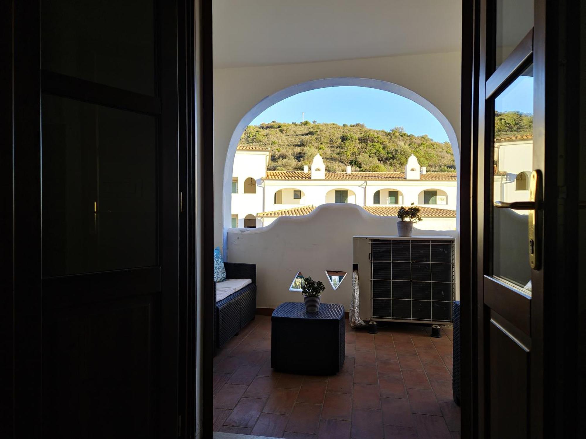 Dommos - Melodie Apartments Cala Liberotto Bagian luar foto