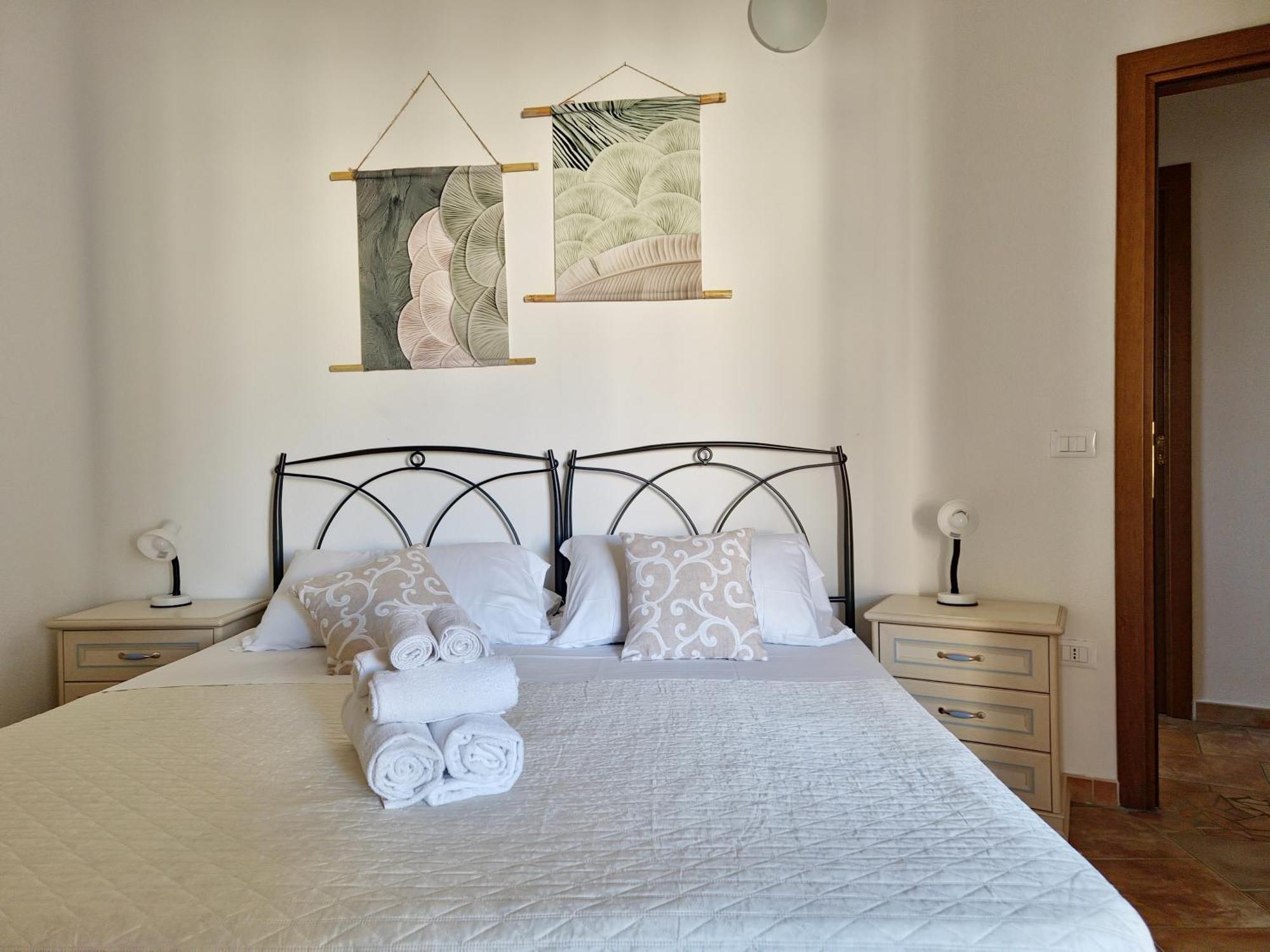 Dommos - Melodie Apartments Cala Liberotto Bagian luar foto