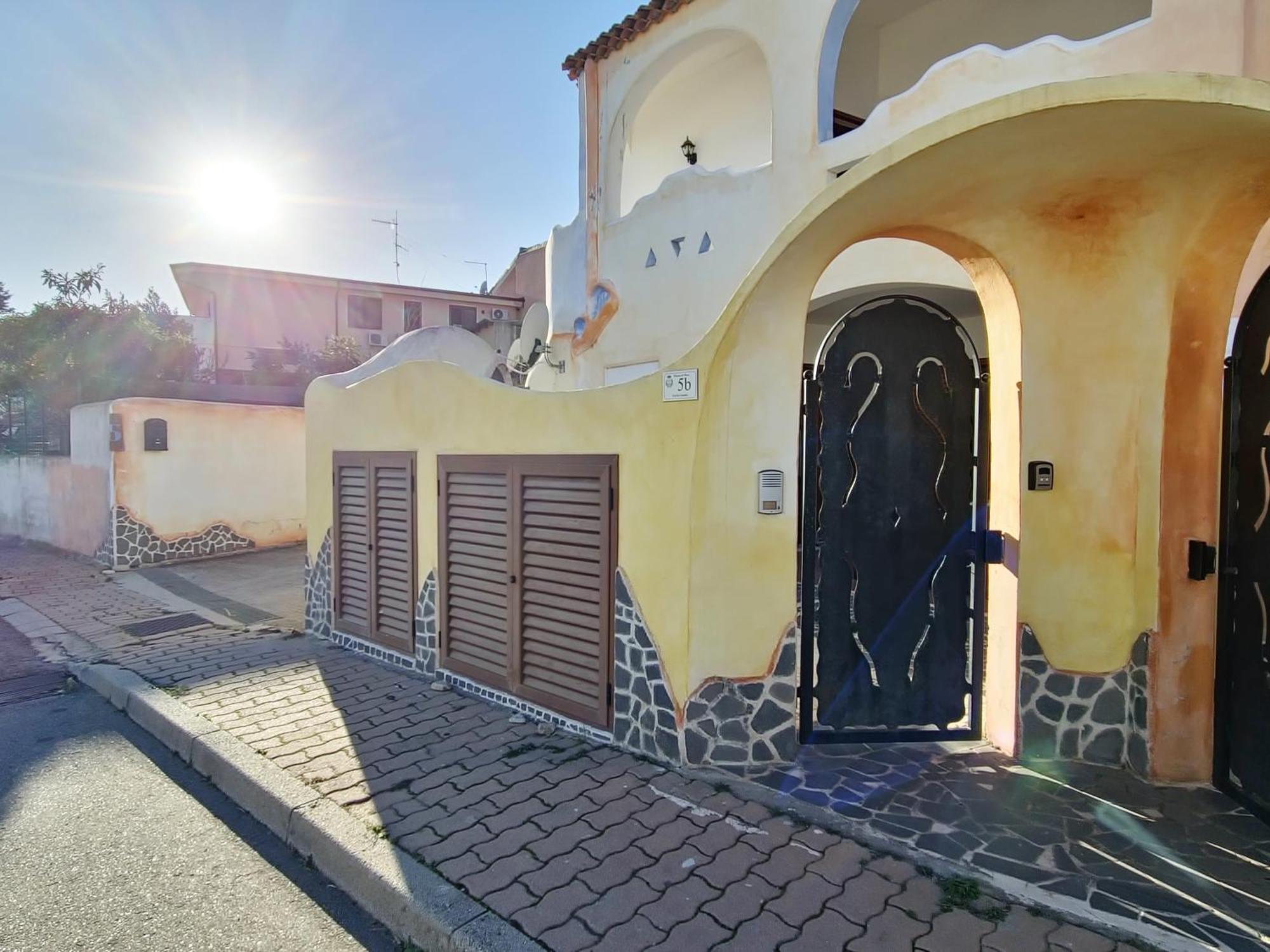 Dommos - Melodie Apartments Cala Liberotto Bagian luar foto